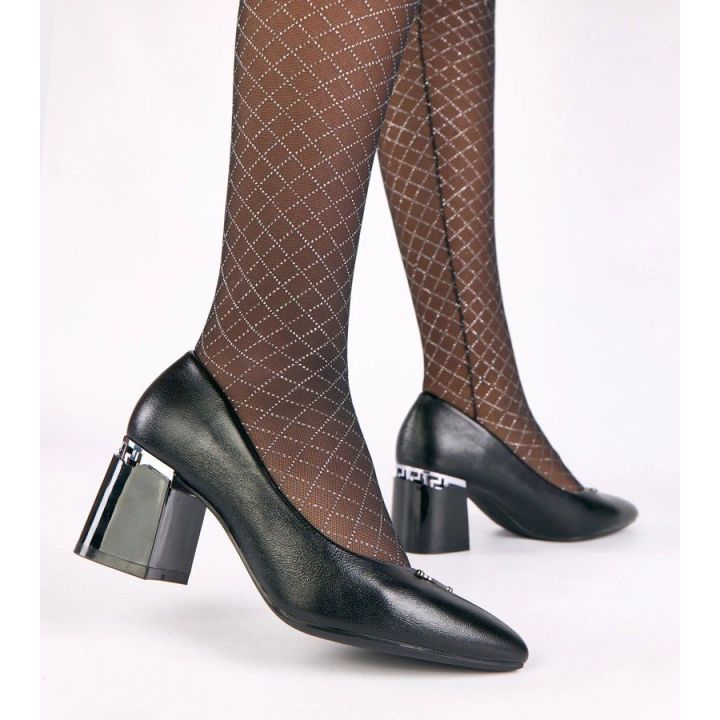Aukštakulniai su dekoratyviniu kulnu Weida – elegancijai ir pasitikėjimui kiekviename žingsnyje.