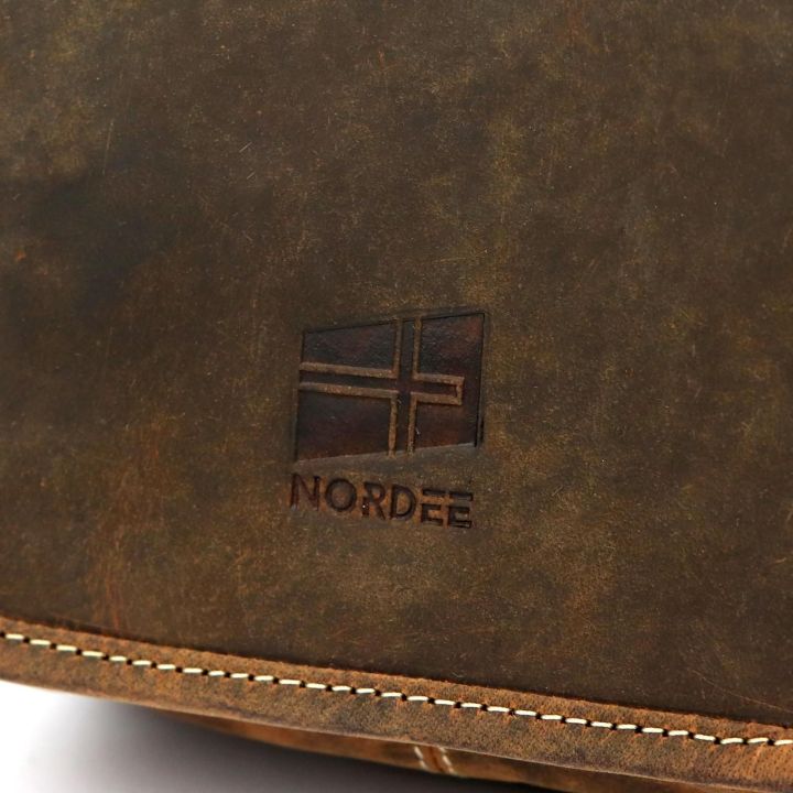 Odinis rankinukas Nordee iš natūralios odos – stilinga detalė moderniam stiliui.