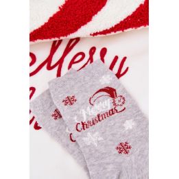 Kojinės kalėdinės su snaigėmis šviesiai pilkos – šventiniam jaukumui namuose.