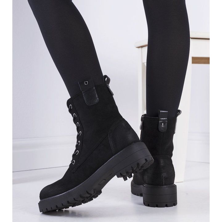 Juodos spalvos trapper eco-suede Wellspring