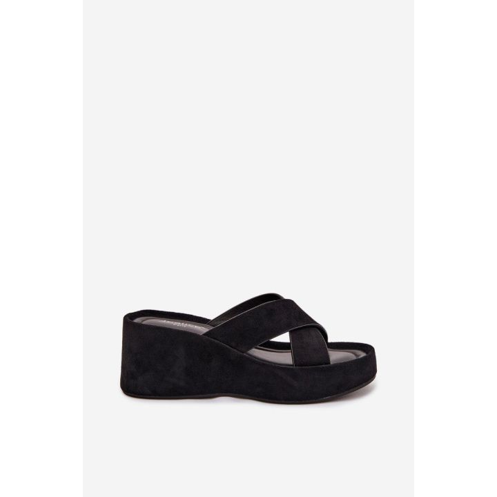 Moteriškos platforminės šlepetės iš juodo eko zomšo Calorine