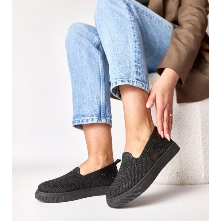 Moteriški slip-on sportbačiai su akutėmis juodi Gabrielle