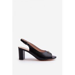 Juodos basutės su kulnu ir dekoratyvine sagtimi Step in style