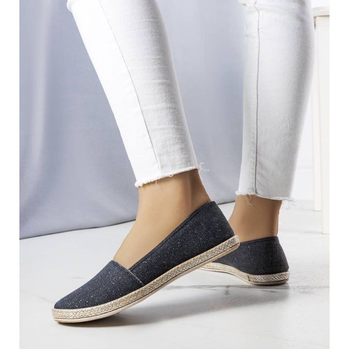 Juodos espadrilės
