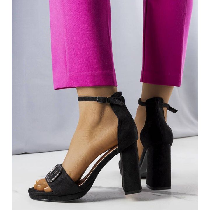 Juodos spalvos stiletto sandalai Linda