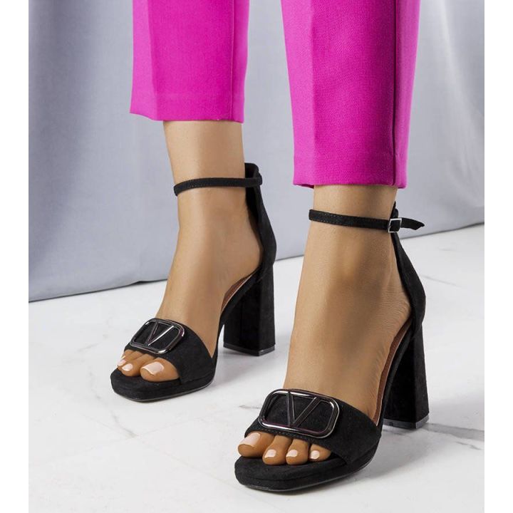 Juodos spalvos stiletto sandalai Linda
