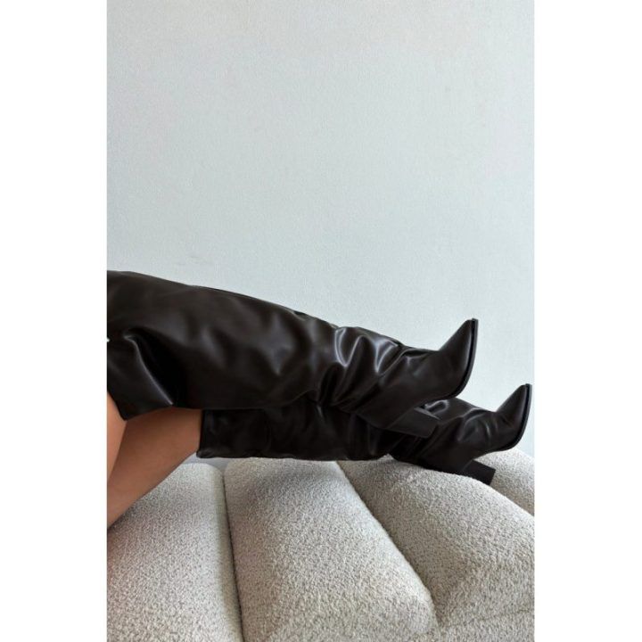 Ilgaauliai batai virš kelių su kulnu, tamsiai rudi Step in style