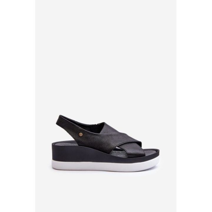 basutės suvarstomi sandalai Black