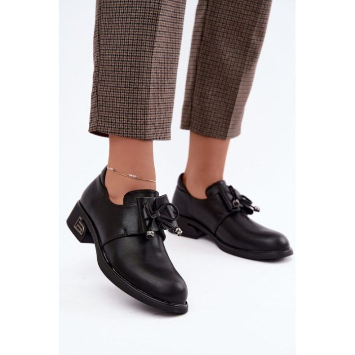 Juodi natūralios odos aulinukai su kaspinu Step in style
