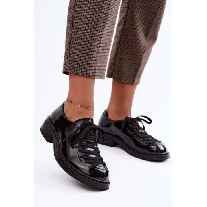 Juodi lakinės odos aulinukai su raišteliais Step in style