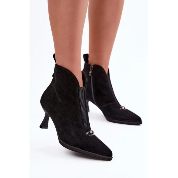 Juodi zomšiniai aulinukai su kulnu Step in style